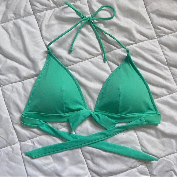 Victoria's Secret Other - Victoria’s Secret Triangle Bikini Top💚💙